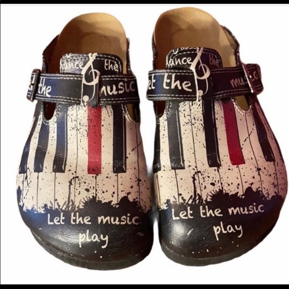 Calceo Slip On Clogs “Let The Music Play” Size 6.5